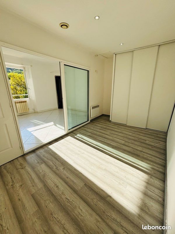 Appartement à vendre, 57m², Le Revest-les-Eaux