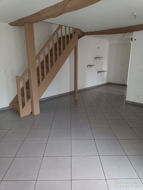 Maison à louer, 70m², Sainte-Colombe-la-Commanderie