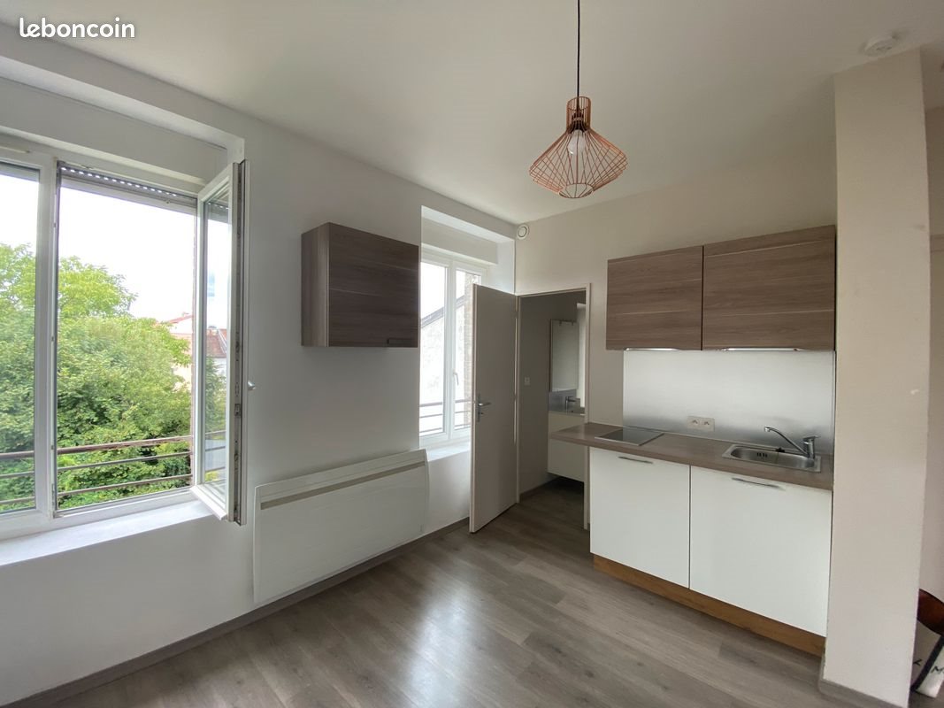 Appartement à louer, 29m², Saint-Max