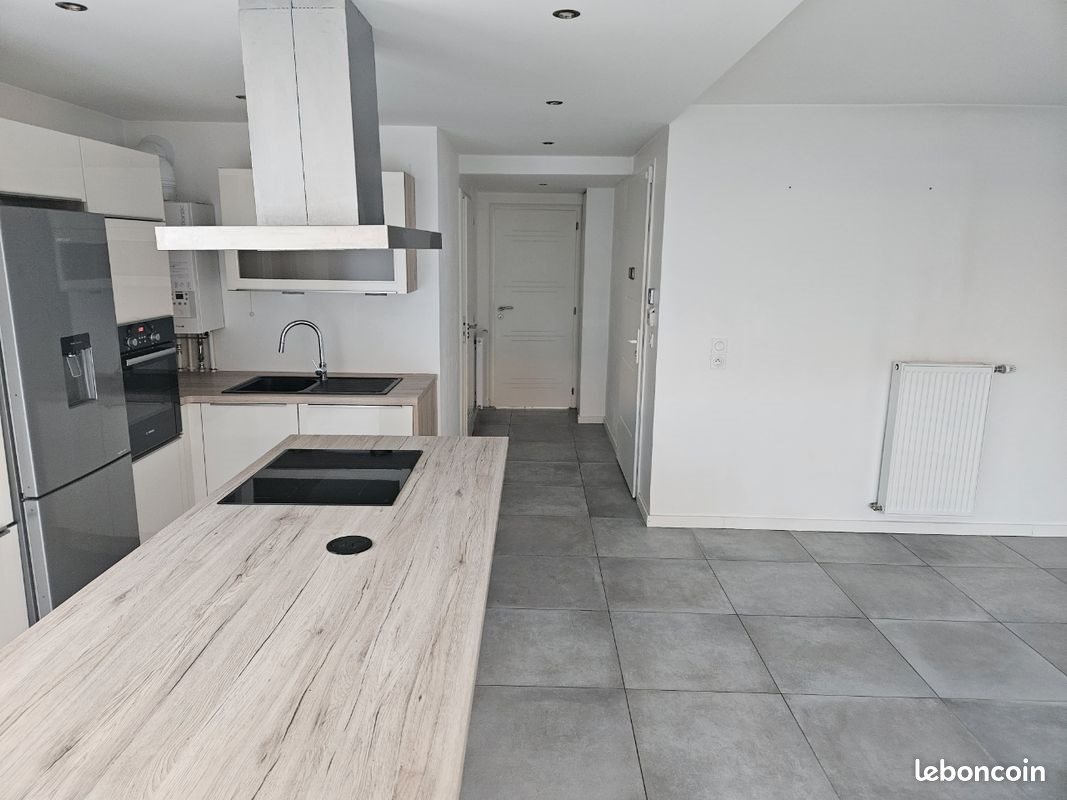 Appartement à louer, 75m², Cranves-Sales
