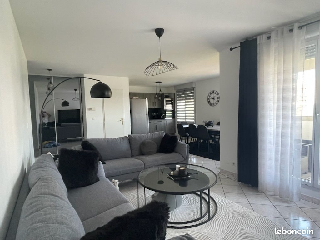 Appartement à louer, 80m², Vaulx-en-Velin