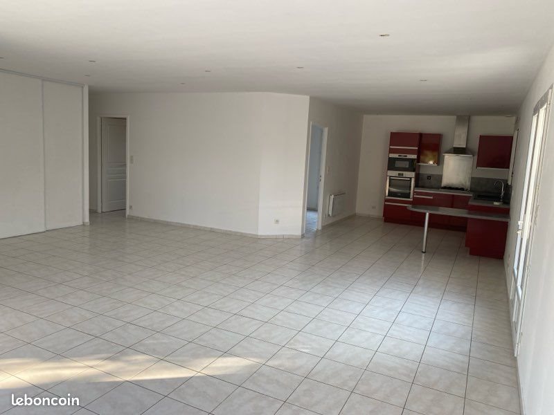 Maison à louer, 90m², Grézac