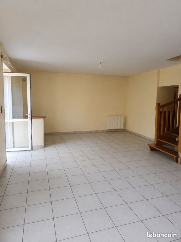 Maison à louer, 83m², Meslan
