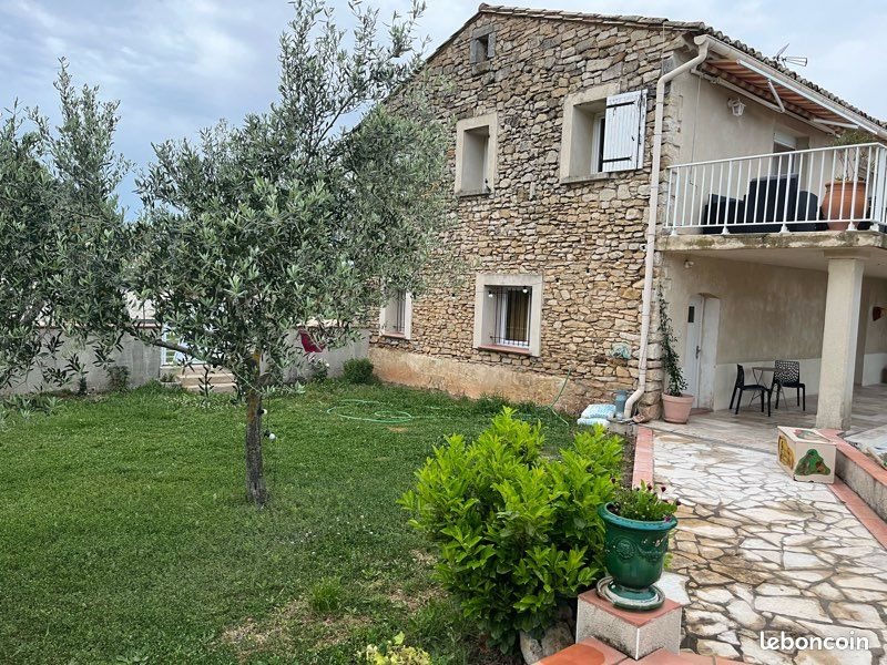 Appartement à louer, 70m², Vénéjan