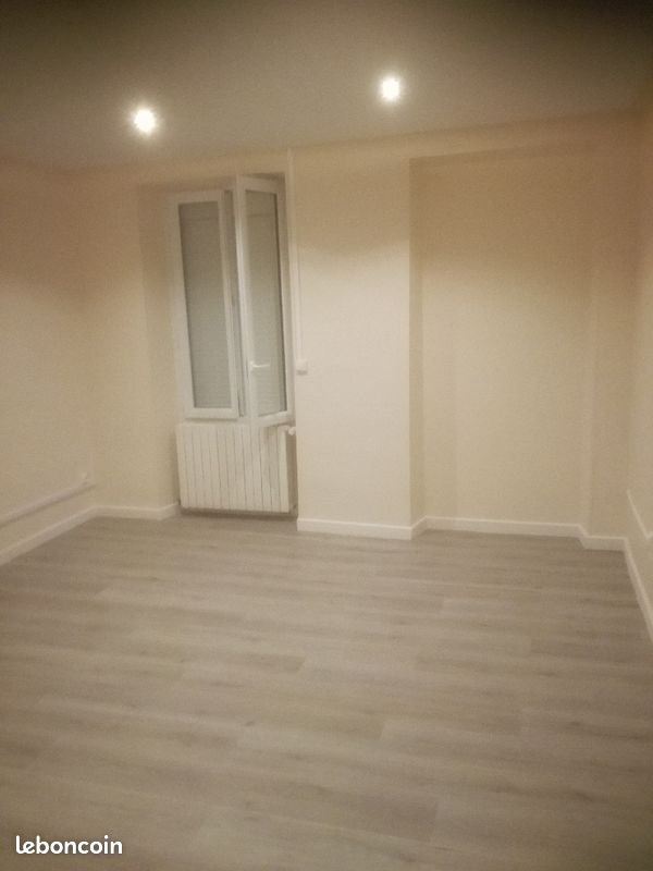 Maison à louer, 70m², Chârost