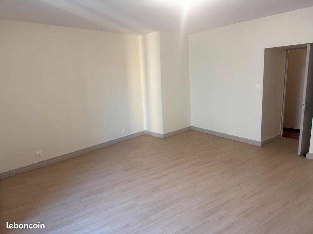 Appartement à louer, 74m², Catus