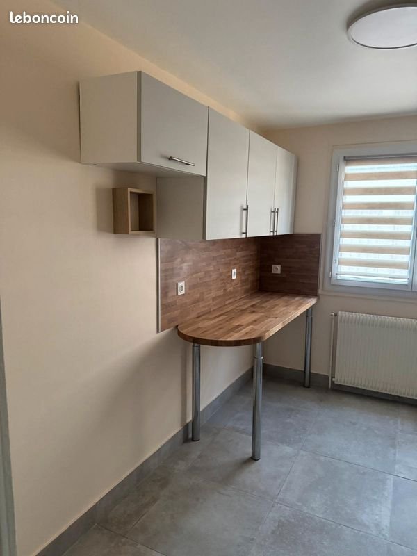 Appartement à louer, 77m², Vénissieux