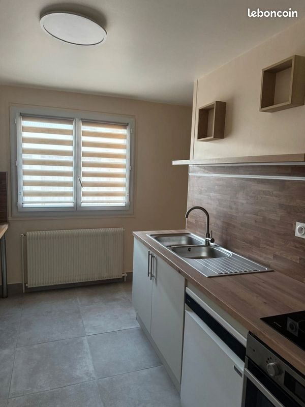 Appartement à louer, 77m², Vénissieux
