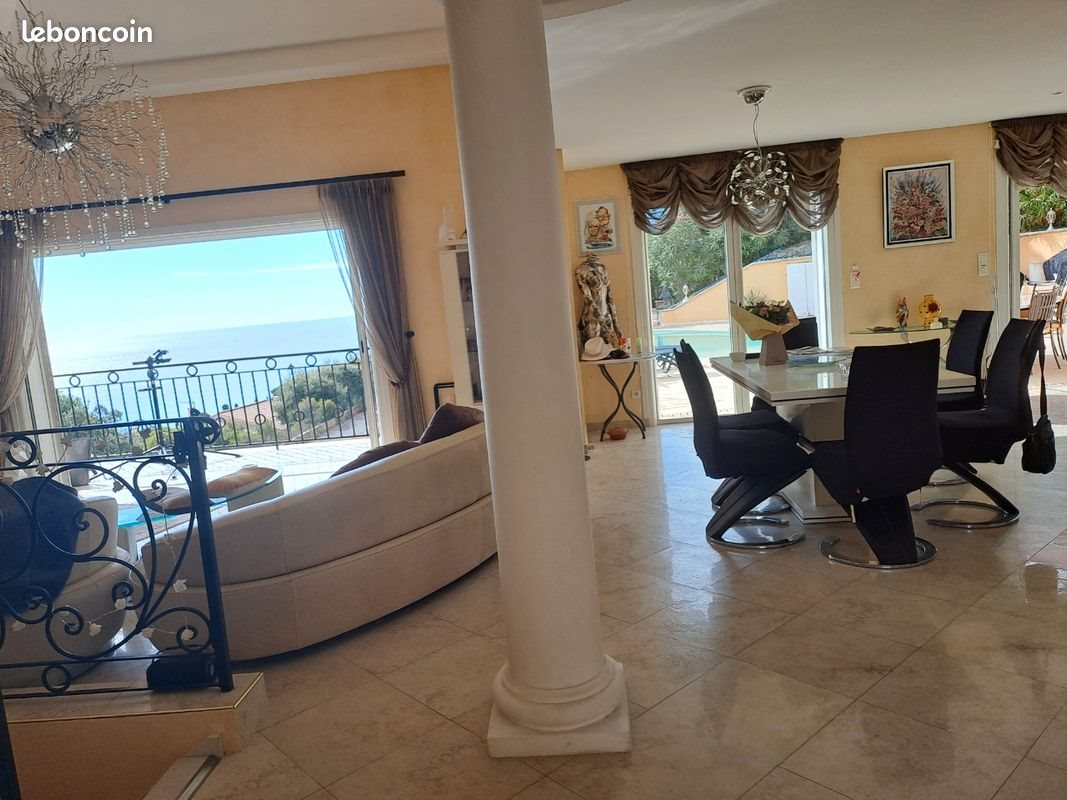 Maison à vendre, 220m², Roquebrune-sur-Argens