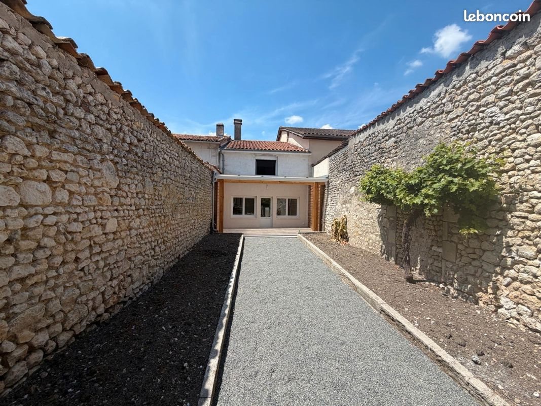 Maison à louer, 80m², Baignes-Sainte-Radegonde