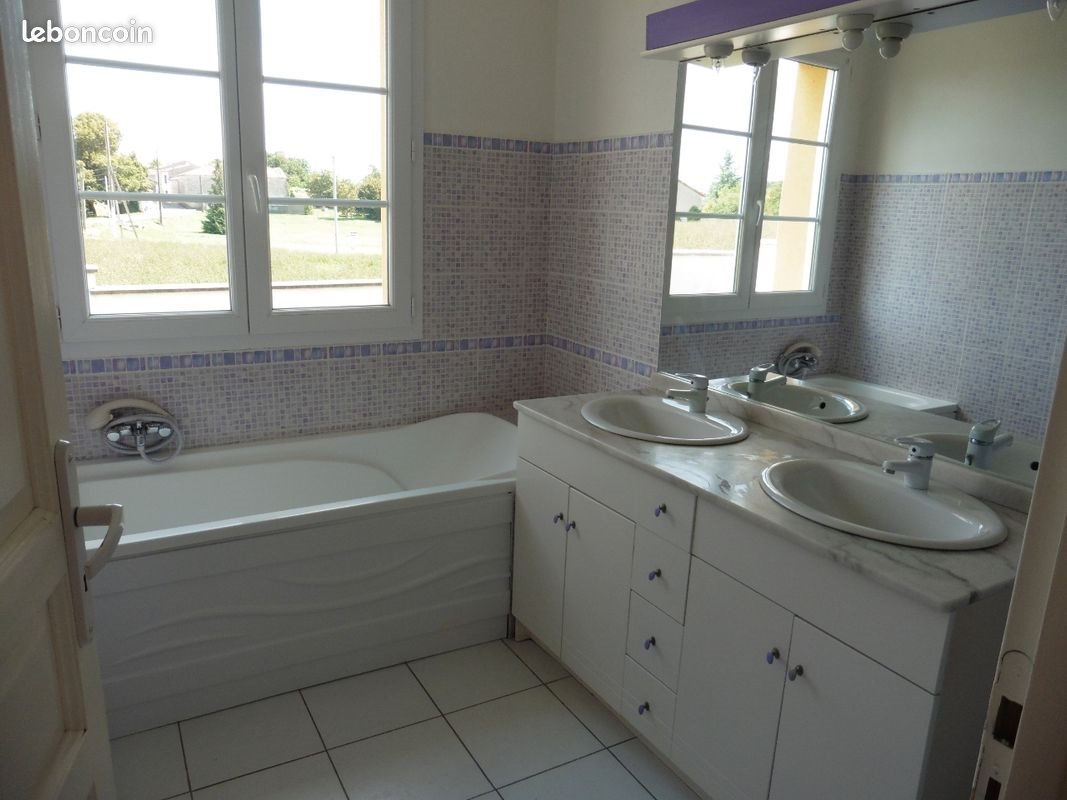 Maison à louer, 110m², Tourriers