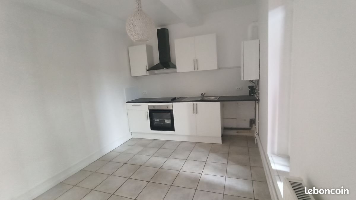 Appartement à louer, 67m², Sernhac