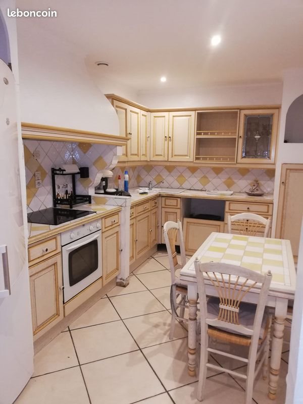 Appartement à louer, 80m², Pourrières