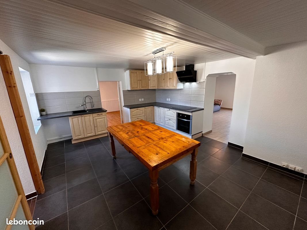 Appartement à louer, 85m², Féternes