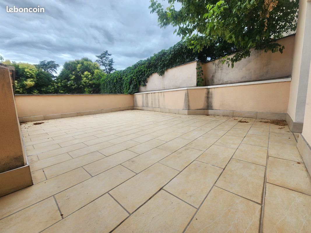 Appartement à louer, 70m², Roussillon