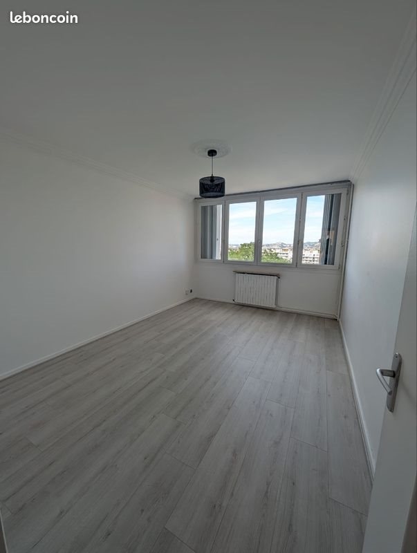 Appartement à louer, 2m², Saint-Etienne