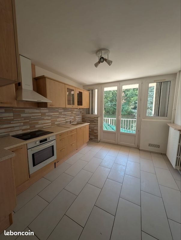 Appartement à louer, 2m², Saint-Etienne