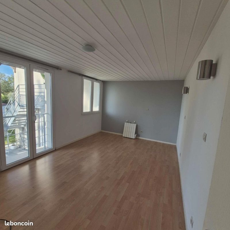 Appartement à louer, 84m², Brézins