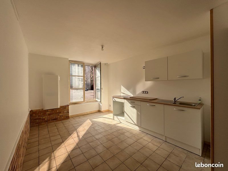Appartement à louer, 65m², Bléneau