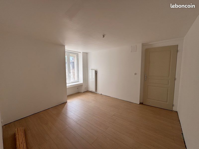 Appartement à louer, 65m², Bléneau