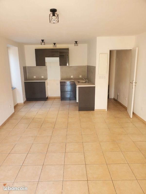 Maison à louer, 90m², Arcens