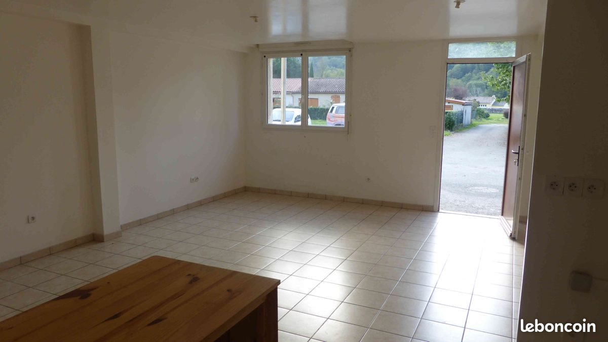 Appartement à louer, 83m², Oust