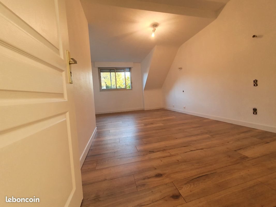 Maison à louer, 120m², Rostrenen