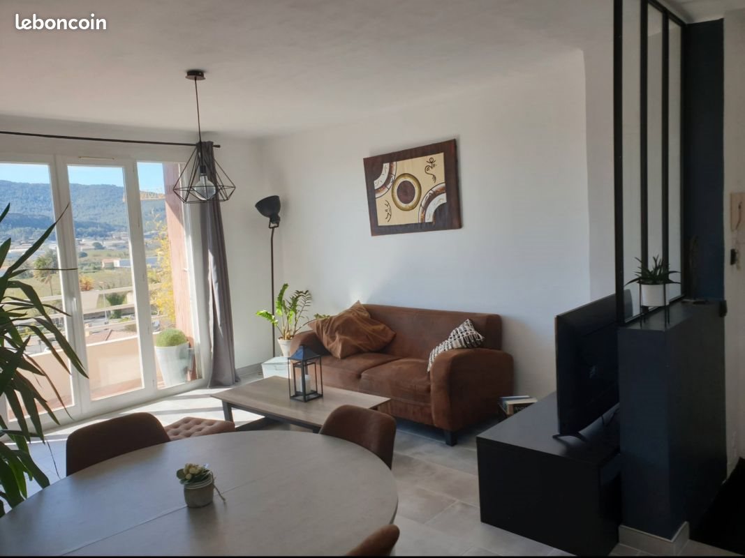 Appartement à louer, 61m², Hyères
