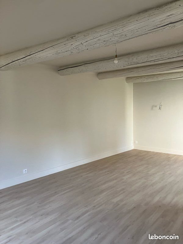 Appartement à louer, 93m², Eyguières