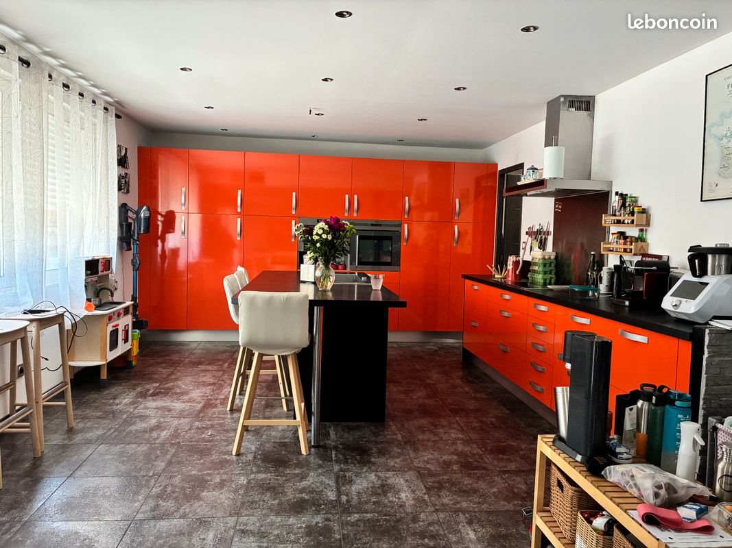 Maison à louer, 210m², Vénissieux