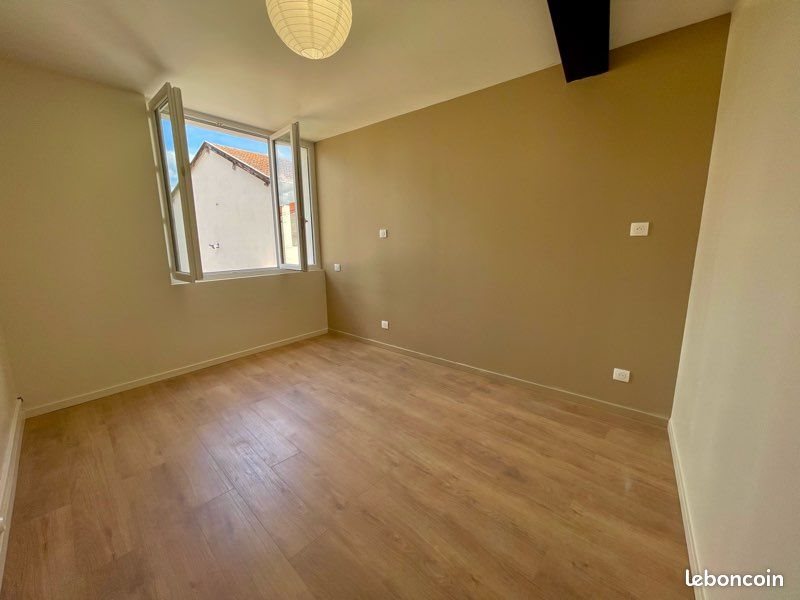 Appartement à louer, 83m², Amplepuis