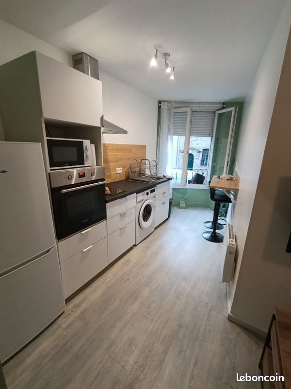 Appartement à louer, 28m², Pélissanne