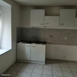 Maison à louer, 64m², Langoëlan