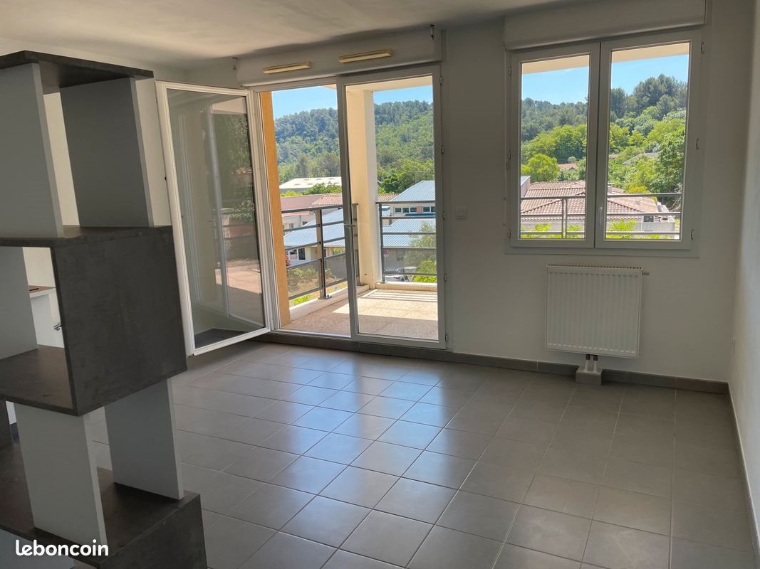 Appartement à louer, 31m², Peypin