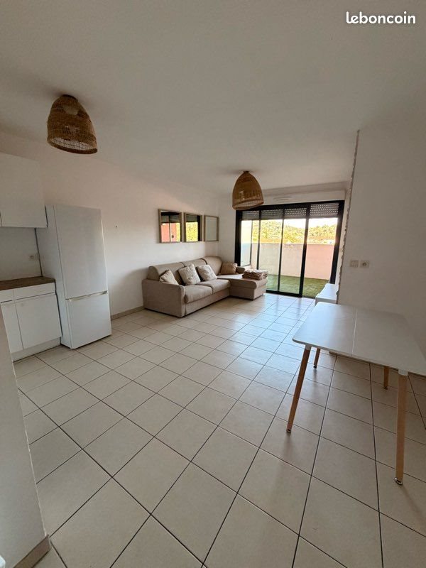Appartement à louer, 40m², La Roquette-sur-Siagne