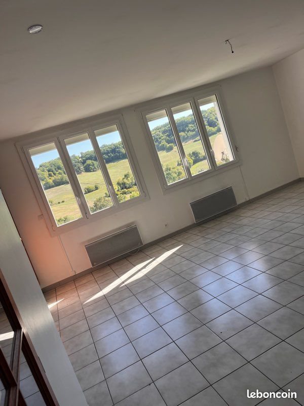 Appartement à louer, 85m², Montcuq
