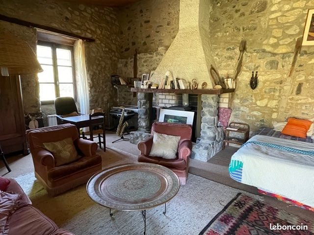 Maison à louer, 270m², Lussas