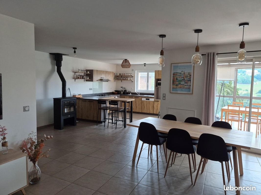 Maison à louer, 122m², Larajasse