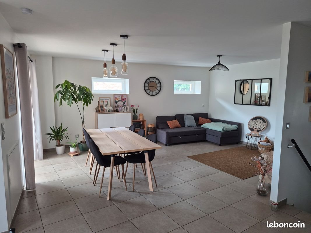 Maison à louer, 122m², Larajasse