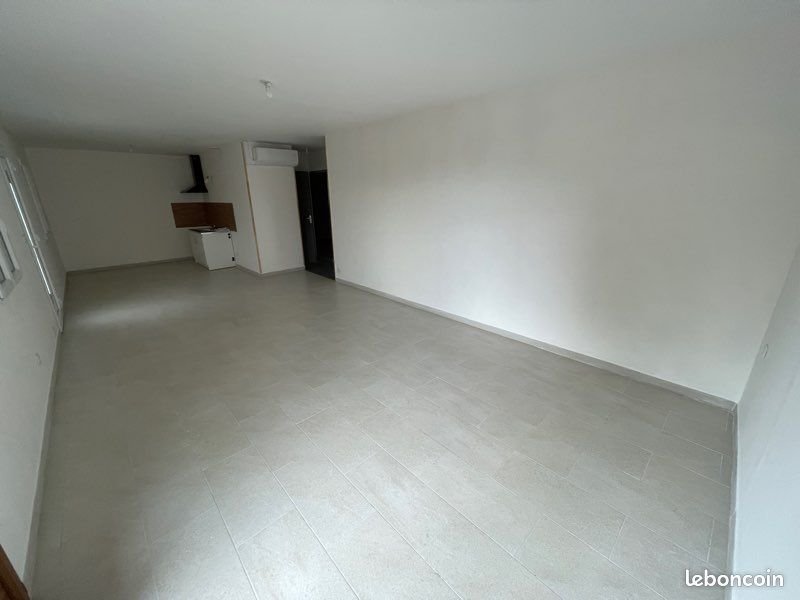 Maison à louer, 74m², Ayron