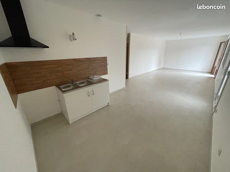 Maison à louer, 74m², Ayron