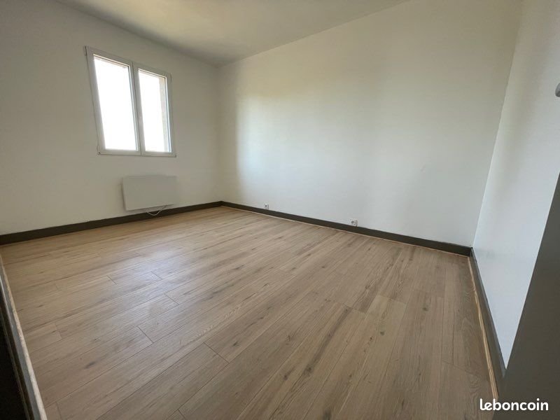 Maison à louer, 74m², Ayron