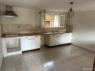 Appartement à louer, 73m², Lavit