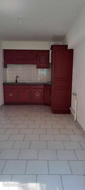 Maison à louer, 76m², Gençay