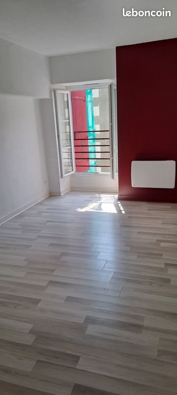 Maison à louer, 76m², Gençay