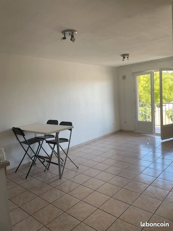 Appartement à louer, 32m², Marignane