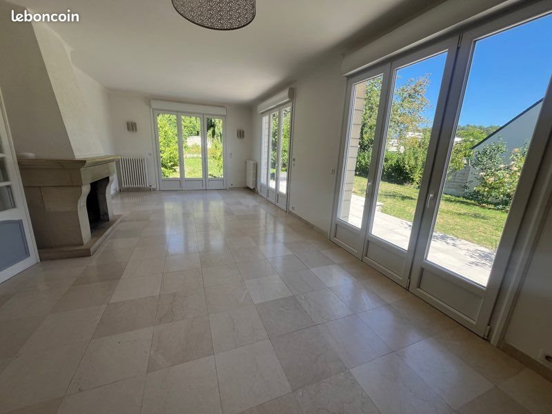 Maison à louer, 250m², Belleu