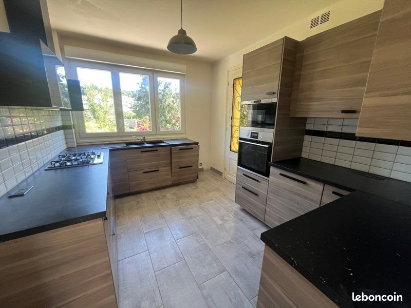 Maison à louer, 250m², Belleu
