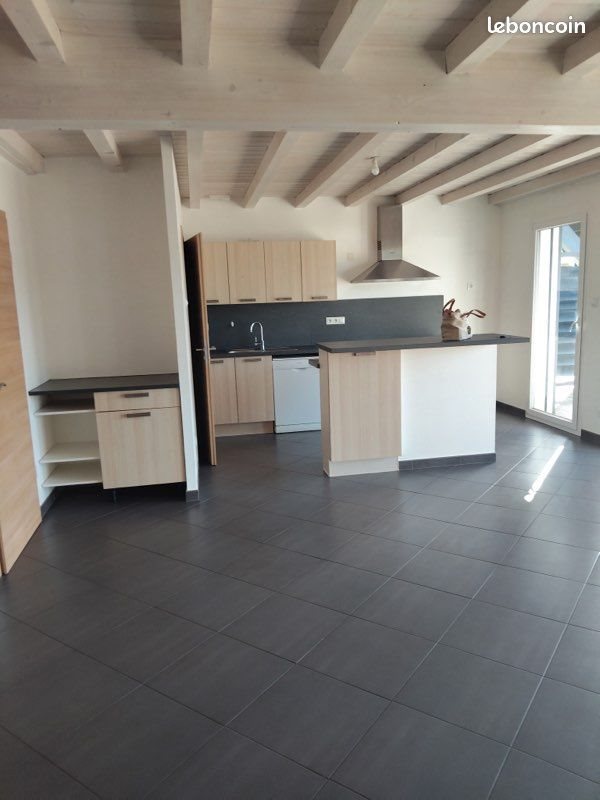 Appartement à louer, 87m², Guyans-Vennes