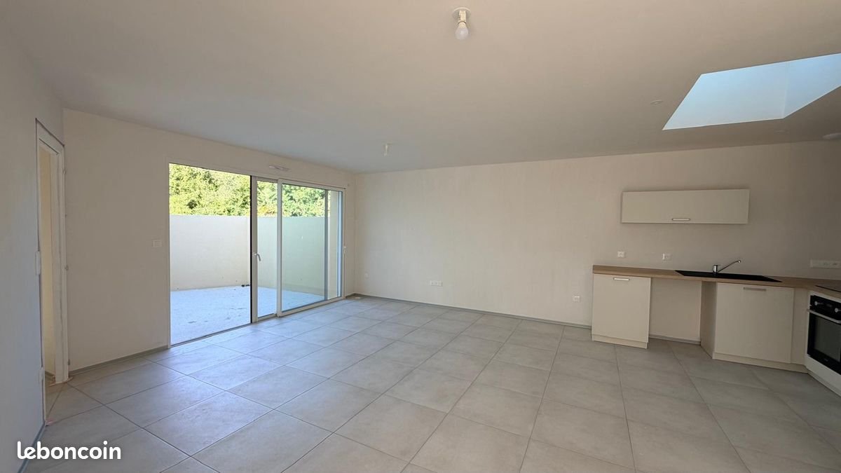 Maison à louer, 77m², La Copechagnière